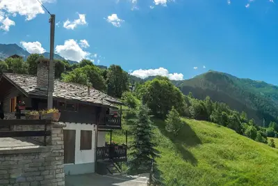 Confortable appartement pour 4 personnes avec Wifi, Tv, balcon, animaux admis et parking