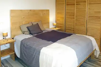 Image de Appartement dans une maison de vacances avec piscine, climatisation, bain Ă remous, Wifi, Tv, patio