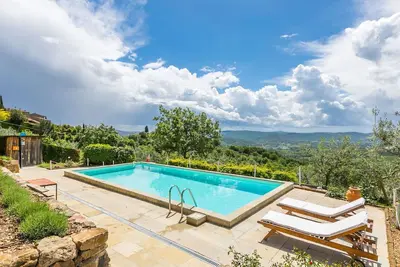 Image de Joli appartement dans une maison de vacances avec Wifi, piscine, Tv, patio, vue panoramique, parking