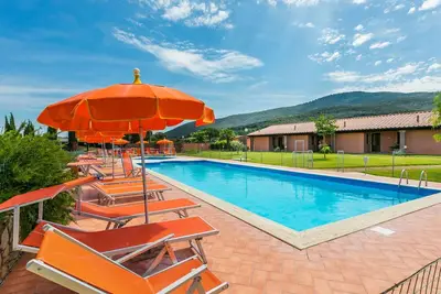 Image de Appartement dans une maison de vacances avec piscine, climatisation, Wifi, Tv, terrasse, parking