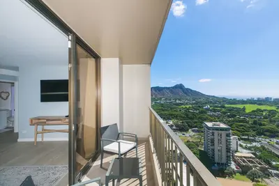 Image de Balayant l'océan et Diamond Head View Waikiki Condo parking gratuit piscine salle de gym tennis