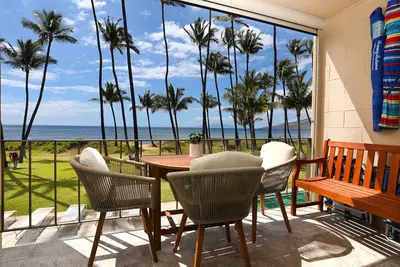 Image de Oceanfront, exceptionnellement rénové, New Split A / C, calme, à quelques pas de la plage