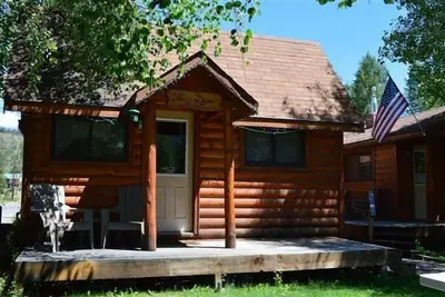 Image de Cozy mountain cabin nestled in the heart of Grand Lake.