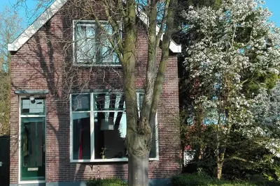 Charmante maison individuelle avec jardin dans un quartier calme, y compris les soins des chats.