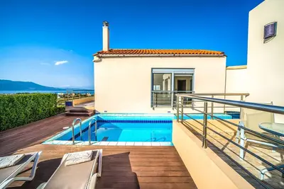 Image de Charites Villas - Villa Euphrosyne - Piscine privée - Vues magnifiques sur la mer!