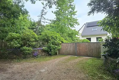 Image de Villa contemporaine dans un environnement boisé