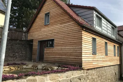 Image de Maison en bois sur le mur - 100 m²