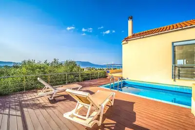 Image de Charites Villas - Villa Aglaea - Piscine privée - Magnifique vue sur la mer!