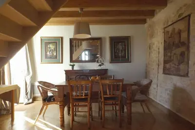 Image de Charmante maison en pierre au coeur de la ville médiévale mais proche de la campagne