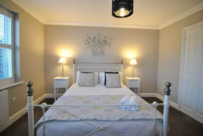 Image de Accommodation Windsor Ltd - Appartement 2 chambres au rez-de-chaussée (1lrh)