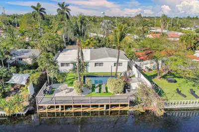 Private Pool 3br with Lakefront view