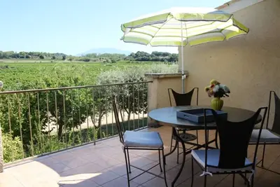 Image de Vacances au milieu des vignes, oliviers, chênes truffiers