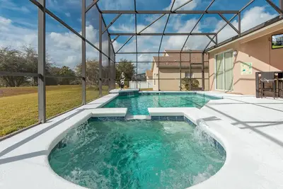 Image de 5br ♥ Piscine privée ♥ Spa ♥ Près de tous les parcs d'attractions
