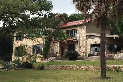 Image de Hollywood Lonestar --- Manoir historique déco 100% privé 3400 pieds carrés