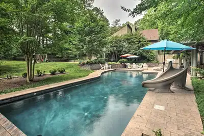Image de Le White Elephant Inn Getaway avec piscine et bain à remous!