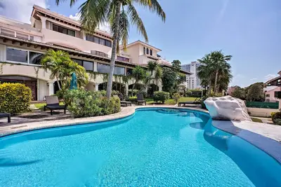 Image de Nouveau! Mis à jour Oceanside Townhome, 1 bloc de la plage!