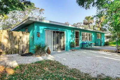 Image de Nouveau! Bungalow haut de gamme avec patio et barbecue, à pied de la plage