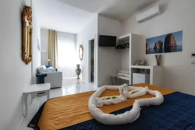 Image de Sunset Rooms avec vue sur la mer et les îles