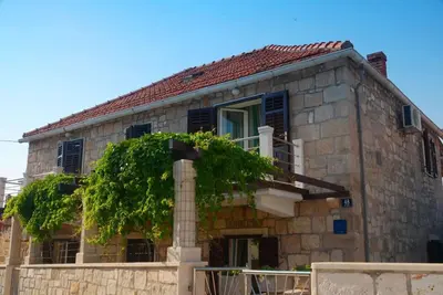 Image de Postira, spacieux 2bdr apt sur BraÄŤ, 30m de Rota Beach