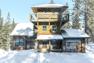 Image de Cabine tour unique en son genre par Terry Peak avec vue imprenable et belvédère au 4ème étage