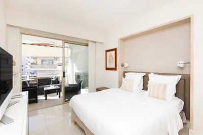 Image de Martinez hotel area: 2 beds/2 baths