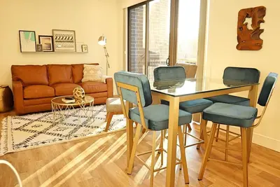 Image de Superbe condo du centre-ville: Capri 106