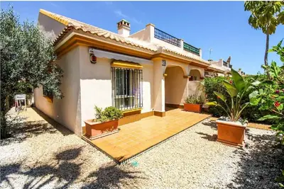Image de Maison De Ville De Trois Chambres PRÈS De La Plage