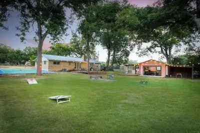 Image de Toes Up! ! 6 blocks from Schlitterbahn. 5 min. from Gruene, 5 min. from Dt Nb.