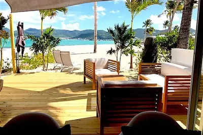 Image de Sur la plage magnifique appartement rénové, residence sécurisée piscines vue mer