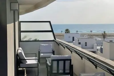 Image de Superbe appartement à 100 m de la plage et piscine collective 6odys405d