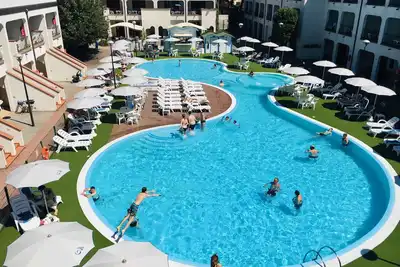 Image de appartement de vacances avec piscine extérieure