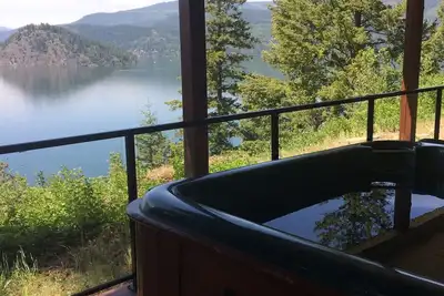 Image de Vues magnifiques sur le lac Shuswap depuis le bain Ă remous