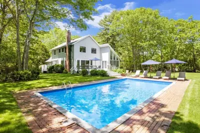 Image de Retraite de luxe aérée Hamptons avec piscine chauffée!