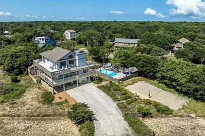Image de Notre endroit heureux | Animaux acceptés, piscine privée, bain à remous | Kitty Hawk