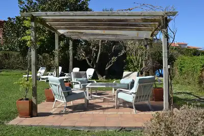 Image de Villa avec grand jardin dans un quartier calme à proximité des plages