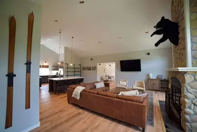 Spacious and Scenic Mountain Home