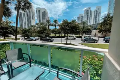 Image de Gorgeous Apt Across the Beach Sunny Isles Str12712 1brd+Den