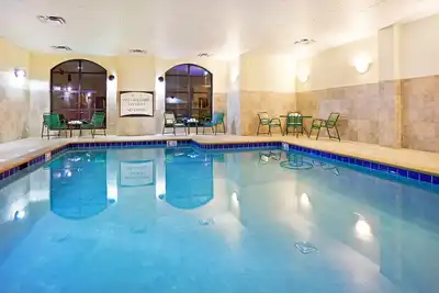 Image de Petit déjeuner gratuit. Piscine et gymnase. Près de l'Arboretum de l'Université du Tennessee!