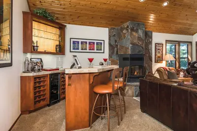 Image de MtnScape_Hot Tub, salle de jeux, table de billard, ping-pong, arcade de golf + équipements Hoa (gymnase / sauna / piscine)
