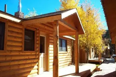 Image de Escape to a cozy cabin getaway!