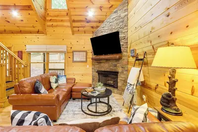 Image de Nouveau! Retraite familiale au bord du lac avec salle de jeux + bain à remous!