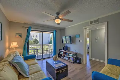 Image de Nouveau! Cozy Emerald Isle Resort Condo: Marchez jusqu'à l'océan