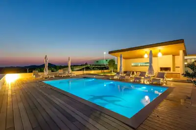 Image de Villa Dalma Platinum - Villa 5 Chambres - Sauna - Court de Tennis - Salle de Gym - Cadre Rural