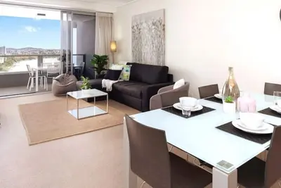 Image de Sk2 · Lux 3br Rivière et vue sur la ville Balcon! 2xCarpark Changer de liste