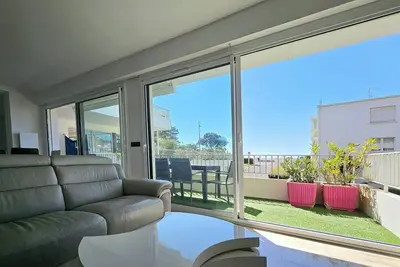 Image de Appartement face mer- 6 personnes- 3 ch- parking- extérieur