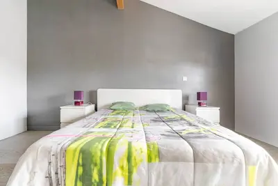 Image de Grande chambre privée avec salle de bain et Wc