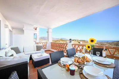 Image de Apartment with stunning sea views, communal pool. Only 10 min drive from beach.