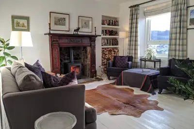 Image de Hawick Central, appartement élégant et confortable avec poêle à bois.