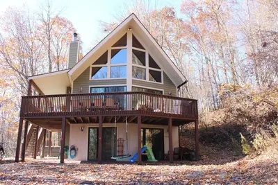 Image de Beautiful Cabin with Lake access, hot tub, and all the amenities