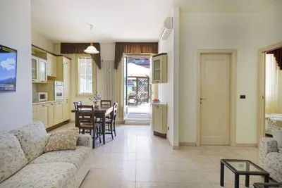 Image de Ur-Nest Sacco. Ur-Nest Sacco Ur-Nest Sacco Ur-Nest Sacco Ur-Nest Sacco Ur-Nest Sacco Ur-Nest. . .